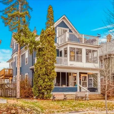 Treetop Apartment In The Heart Of Mpls